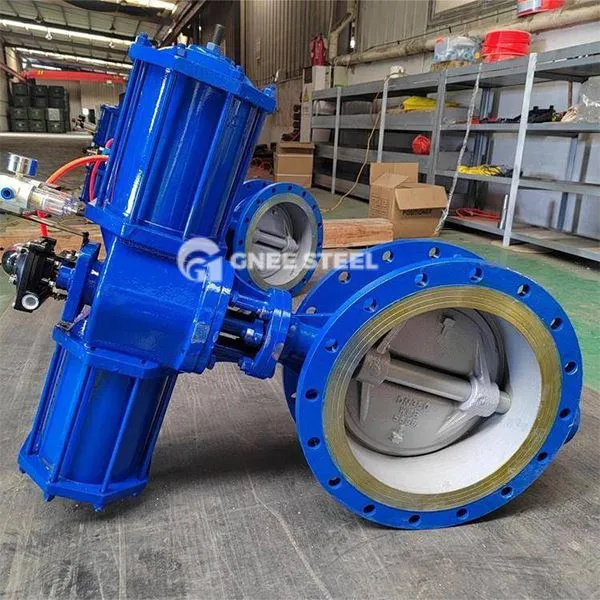 Pneimatisko trīskāršo nobīdes tauriņu vārsti